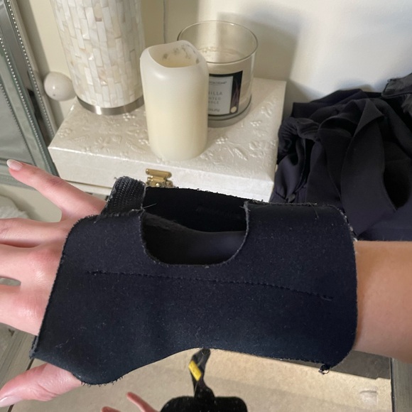 Wrist brace right wrist - Picture 4 of 13